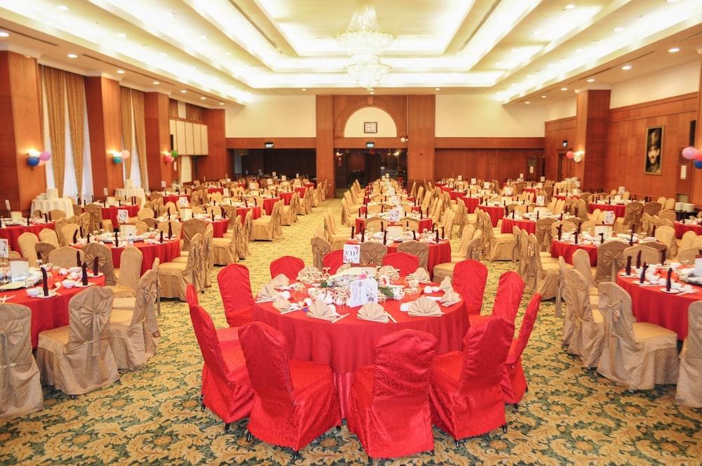 Mulia Hotel Bandar Seri Begawan Exterior foto