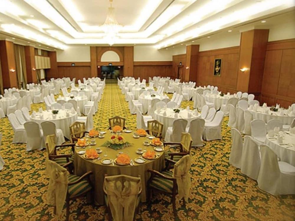 Mulia Hotel Bandar Seri Begawan Exterior foto